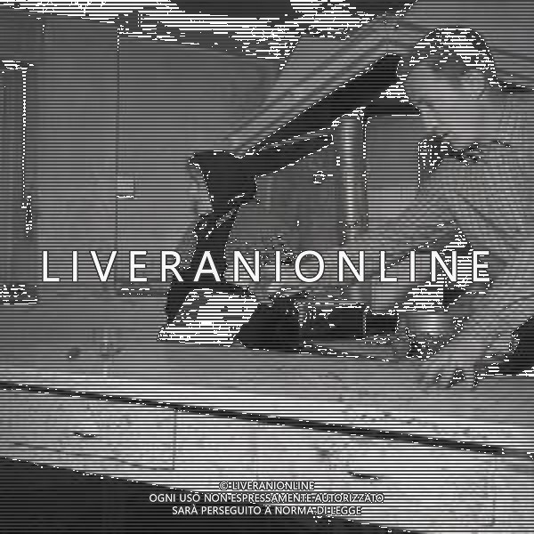 10-10-1963 LONGARONE - DISASTRO DIGA DEL VAJONT Il disastro del Vajont è stato un disastro ambientale ed umano. Si è verificato la sera del 9 ottobre 1963, nel neo-bacino idroelettrico artificiale del torrente Vajont (al confine tra Friuli e Veneto), dovuto alla caduta di una frana dal soprastante pendio del Monte Toc nelle acque del bacino alpino realizzato con l\'omonima diga; la conseguente tracimazione dell\'acqua contenuta nell\'invaso, con effetto di dilavamento delle sponde del lago, coinvolse prima Erto e Casso, paesi vicini alla riva del lago dopo la costruzione della diga, mentre il superamento della diga da parte dell\'onda generata provocò l\'inondazione e la distruzione degli abitati del fondovalle veneto, tra cui Longarone, e la morte di 1917 persone. AG ALDO LIVERANI SAS