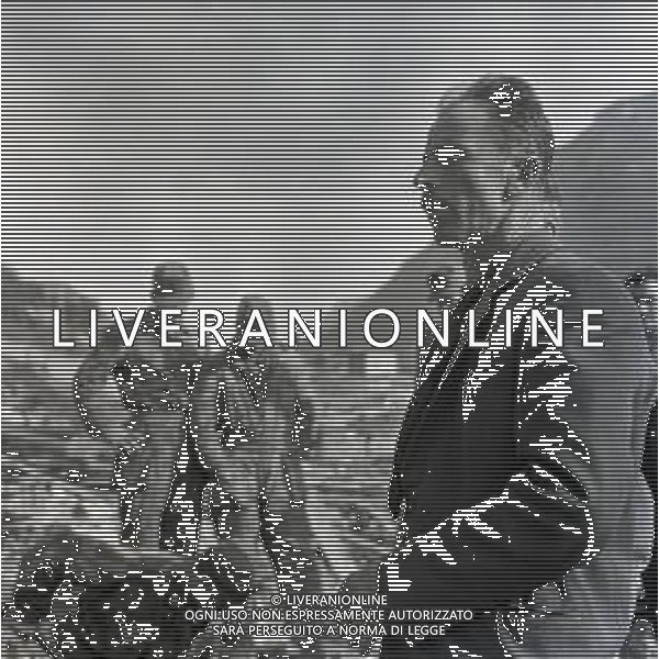 10-10-1963 LONGARONE - DISASTRO DIGA DEL VAJONT Il disastro del Vajont è stato un disastro ambientale ed umano. Si è verificato la sera del 9 ottobre 1963, nel neo-bacino idroelettrico artificiale del torrente Vajont (al confine tra Friuli e Veneto), dovuto alla caduta di una frana dal soprastante pendio del Monte Toc nelle acque del bacino alpino realizzato con l\'omonima diga; la conseguente tracimazione dell\'acqua contenuta nell\'invaso, con effetto di dilavamento delle sponde del lago, coinvolse prima Erto e Casso, paesi vicini alla riva del lago dopo la costruzione della diga, mentre il superamento della diga da parte dell\'onda generata provocò l\'inondazione e la distruzione degli abitati del fondovalle veneto, tra cui Longarone, e la morte di 1917 persone. AG ALDO LIVERANI SAS