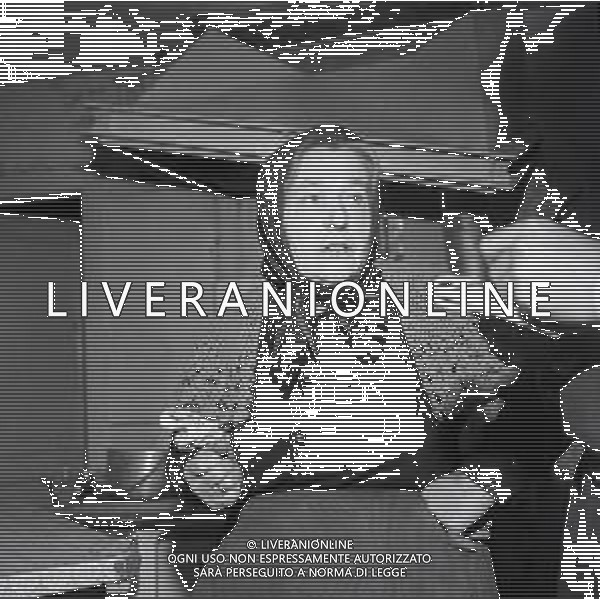 10-10-1963 LONGARONE - DISASTRO DIGA DEL VAJONT Il disastro del Vajont è stato un disastro ambientale ed umano. Si è verificato la sera del 9 ottobre 1963, nel neo-bacino idroelettrico artificiale del torrente Vajont (al confine tra Friuli e Veneto), dovuto alla caduta di una frana dal soprastante pendio del Monte Toc nelle acque del bacino alpino realizzato con l\'omonima diga; la conseguente tracimazione dell\'acqua contenuta nell\'invaso, con effetto di dilavamento delle sponde del lago, coinvolse prima Erto e Casso, paesi vicini alla riva del lago dopo la costruzione della diga, mentre il superamento della diga da parte dell\'onda generata provocò l\'inondazione e la distruzione degli abitati del fondovalle veneto, tra cui Longarone, e la morte di 1917 persone. AG ALDO LIVERANI SAS