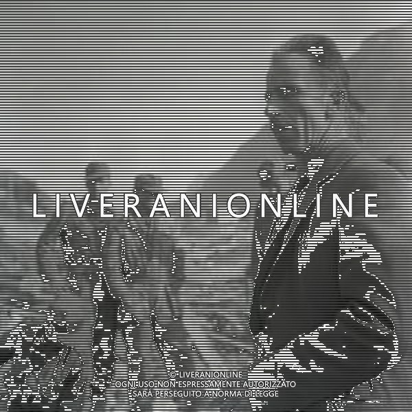 10-10-1963 LONGARONE - DISASTRO DIGA DEL VAJONT Il disastro del Vajont è stato un disastro ambientale ed umano. Si è verificato la sera del 9 ottobre 1963, nel neo-bacino idroelettrico artificiale del torrente Vajont (al confine tra Friuli e Veneto), dovuto alla caduta di una frana dal soprastante pendio del Monte Toc nelle acque del bacino alpino realizzato con l\'omonima diga; la conseguente tracimazione dell\'acqua contenuta nell\'invaso, con effetto di dilavamento delle sponde del lago, coinvolse prima Erto e Casso, paesi vicini alla riva del lago dopo la costruzione della diga, mentre il superamento della diga da parte dell\'onda generata provocò l\'inondazione e la distruzione degli abitati del fondovalle veneto, tra cui Longarone, e la morte di 1917 persone. AG ALDO LIVERANI SAS