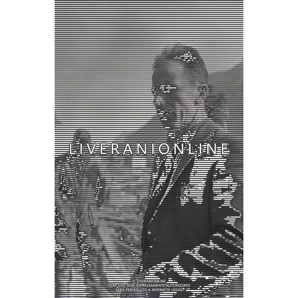 10-10-1963 LONGARONE - DISASTRO DIGA DEL VAJONT Il disastro del Vajont è stato un disastro ambientale ed umano. Si è verificato la sera del 9 ottobre 1963, nel neo-bacino idroelettrico artificiale del torrente Vajont (al confine tra Friuli e Veneto), dovuto alla caduta di una frana dal soprastante pendio del Monte Toc nelle acque del bacino alpino realizzato con l\'omonima diga; la conseguente tracimazione dell\'acqua contenuta nell\'invaso, con effetto di dilavamento delle sponde del lago, coinvolse prima Erto e Casso, paesi vicini alla riva del lago dopo la costruzione della diga, mentre il superamento della diga da parte dell\'onda generata provocò l\'inondazione e la distruzione degli abitati del fondovalle veneto, tra cui Longarone, e la morte di 1917 persone. AG ALDO LIVERANI SAS