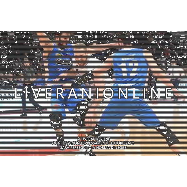 FORTITUDO BOLOGNA - DE LONGHI TREVISO Campionato Basket Serie A2, 27.01.2019 Nella foto Maarten Leunen tra Amedeo Tessitori e Matteo Imbro\' ©OPTIMAFOTO / AGENZIA ALDO LIVERANI SAS