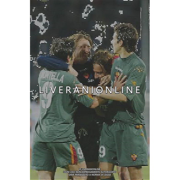 UDINE 19/05/2005 UDINESE-ROMA NELLA FOTO:MONTELLA VINCENZO, CASSANO ANTONIO, TOTTI FRANCESCO E GRECO LEANDRO ESULTANO A FINE PARTITA FOTO PAOLA GARBUIO/ALDO LIVERANI s.a.s