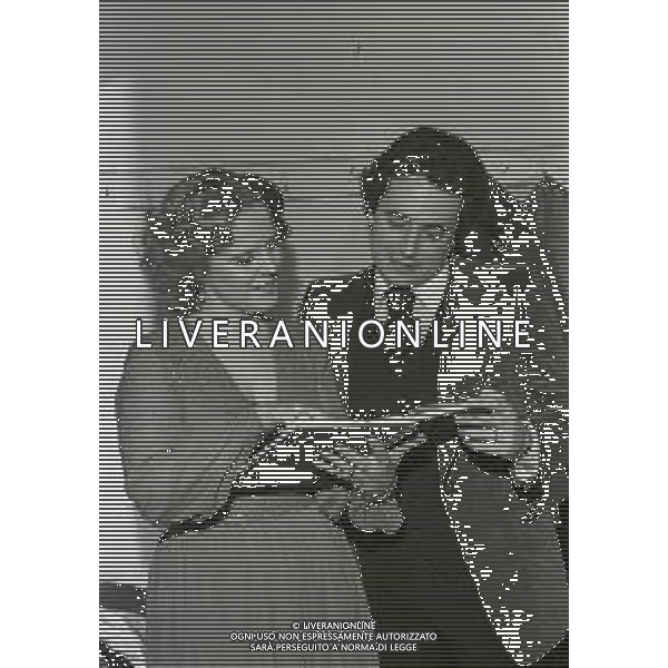 RETROSPETTIVA KATIA RICCIARELLI CANTANTE LIRICA MELLA FOTO KATIA RICCIARELLI CON JOSE CARRERAS 12-12-1977 TEATRO LIRICO DI MILANO AG ALDO LIVERANI SAS