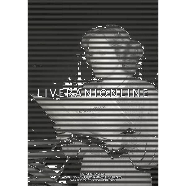 RETROSPETTIVA KATIA RICCIARELLI CANTANTE LIRICA MELLA FOTO KATIA RICCIARELLI CON JOSE CARRERAS 12-12-1977 TEATRO LIRICO DI MILANO AG ALDO LIVERANI SAS