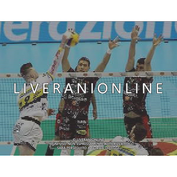 CASALECCHIO DI RENO 09 02 2019 FINALI COPPA ITALIA PALLAVOLO MASCHILE SIR SAFETY CONAD PERUGIA-AZIMUT LEO SHOES MODENA NELLA FOTO IVAN ZAYTSEV FERMATO DAL MURO DI PERUGIA ATANASIJEVIC E MARCO PODRASCANIN FOTO GIANNI SANNA-AG ALDOL IVERANI SAS