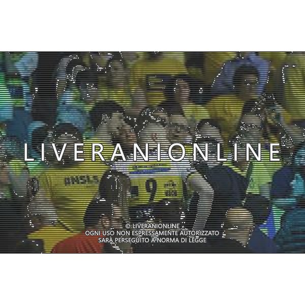 CASALECCHIO DI RENO 09 02 2019 FINALI COPPA ITALIA PALLAVOLO MASCHILE SIR SAFETY CONAD PERUGIA-AZIMUT LEO SHOES MODENA NELLA FOTO IVAN ZAYTSEV CON I TIFOSI DOPO LA PARTITA FOTO GIANNI SANNA-AG ALDOL IVERANI SAS