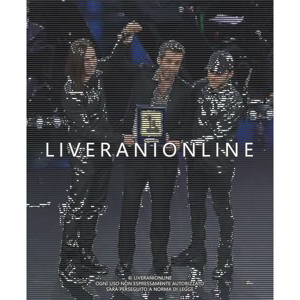 69mo Festival della Canzone Italiana Sanremo 2019 - Quinta Serata Sanremo (Imperia) - 09.02.2019 Nella Foto: Daniele Silvestri con rancore e agnelli premiati /Ph.Vitez-Ag. Aldo Liverani