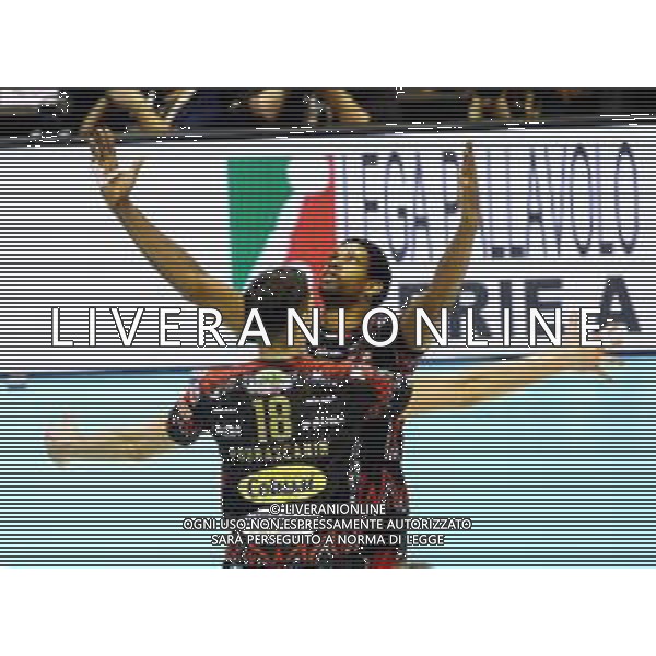 CASALECCHIO DI RENO FINALE COPPA ITALIA SIR SAFETY CONAD PERUGIA-CUCINE LUBE CIVITANOVA 3-2 NELLA FOTO LEON VENERO WILFREDO E MARCO PODRASCANIN DOPO L\'ULTIMO UNTO DELLA PARTITA FOTO GIANNI SANNA-AG ALDO LIVERANI SAS