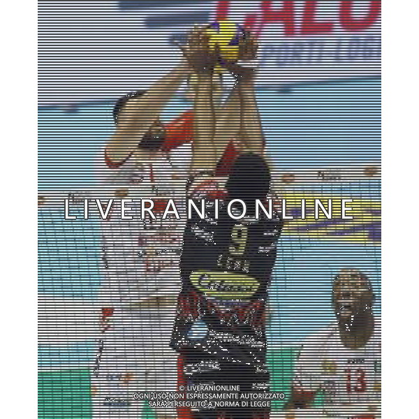 CASALECCHIO DI RENO FINALE COPPA ITALIA SIR SAFETY CONAD PERUGIA-CUCINE LUBE CIVITANOVA 3-2 NELLA FOTO LEON VENERO WILFREDO E TSVETAN SOKOLOV CON LA PALLA FOTO GIANNI SANNA-AG ALDO LIVERANI SAS