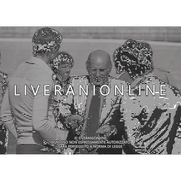 1975 VARESE-RADUNO NAZIONALE ITALIANA DI CALCIO NELLA FOTO FULVIO BERNARDINI ALLENATORE NAZIONALE ITALIANA CON GIACINTO FACCHETTI E FABIO CAPELLO AG ALDO LIVERANI SAS