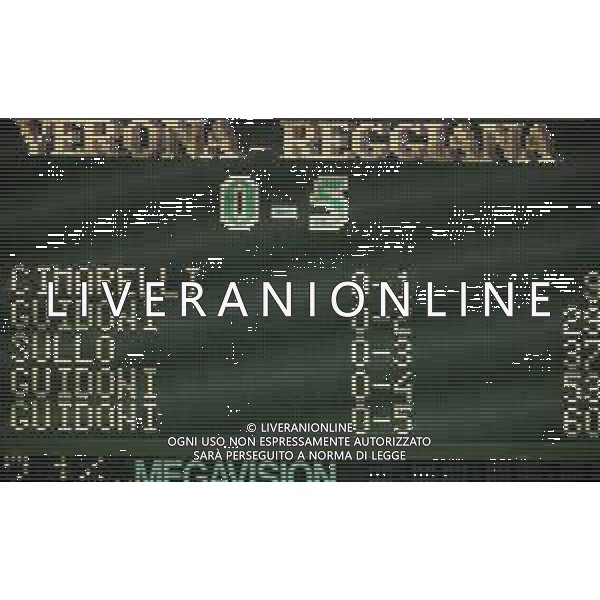 1997-1998 VERONA-CAMPIONATO DI CALCIO SERIE B VERONA REGGIANA 0-5 NELLA FOTO TABELLONE CON IL RISULTATO AG ALDO LIVERANI SAS