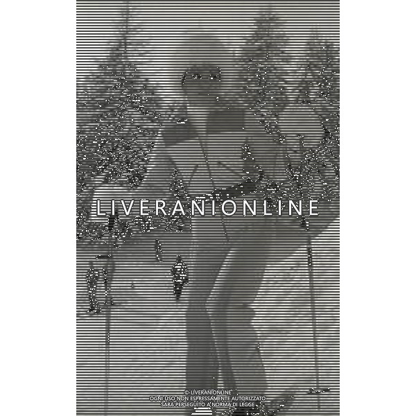 1975 SAINT MORITZ -RETROSPETTIVA FARAH DIBA NELLA FOTO Farah Pahlavi nata Farah Diba è la vedova di Mohammad Reza Pahlavi, Scià dell\'Iran, ed ex imperatrice del moderno Iran. Anche se i titoli e le distinzioni dei Pahlavi in Iran sono stati aboliti dal governo islamico, è ancora formalmente imperatrice in seno alla casa imperiale NELLA FOTO FARAH DIBA SULLA NEVE AG ALDO LIVERANI SAS 
