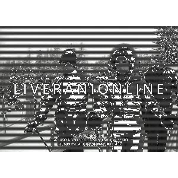 1975 SAINT MORITZ -RETROSPETTIVA FARAH DIBA NELLA FOTO Farah Pahlavi nata Farah Diba è la vedova di Mohammad Reza Pahlavi, Scià dell\'Iran, ed ex imperatrice del moderno Iran. Anche se i titoli e le distinzioni dei Pahlavi in Iran sono stati aboliti dal governo islamico, è ancora formalmente imperatrice in seno alla casa imperiale NELLA FOTO FARAH DIBA SULLA NEVE AG ALDO LIVERANI SAS 