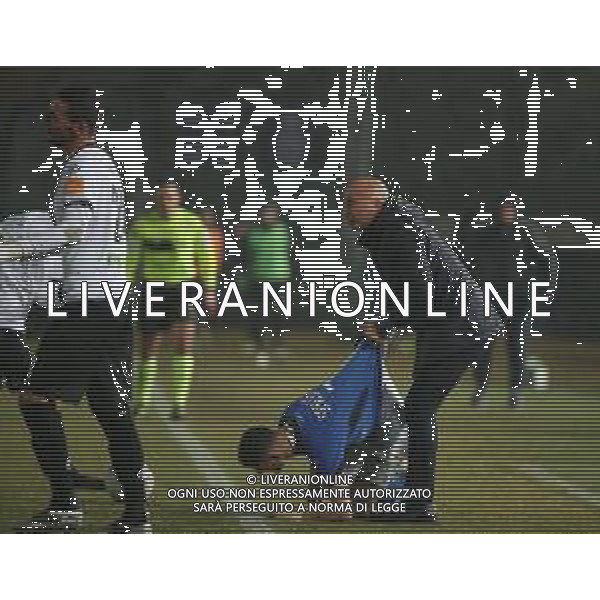 Eugenio Corini tira per la maglia Nikolas Spalek , Brescia vs Spezia serie b, 27 gennaio 2019. Ph Fotolive Filippo Venezia / AGENZIA ALDO LIVERANI SAS