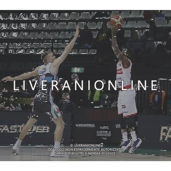 Basket Final Eight 2019 - Vanoli Basket Cremona vs Openjobmetis Pallacanestro Varese 14/02/2019 nella foto: Ronald Moore (Openjobmetis Pallacanestro Varese) Peytin Aldridge (Vanoli Basket Cremona) ©Claudio Zamagni/Agenzia Aldo Liverani