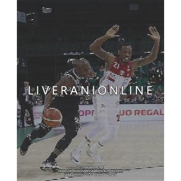 Basket Final Eight 2019 - AX Armani Echange Milano vs Segafredo Virtus Bologna 14/02/2019 nella foto: David Cournooh (Segafredo Virtus Bologna) Nunnally James (AX Armani Echange Milano) ©Claudio Zamagni/Agenzia Aldo Liverani / AGENZIA ALDO LIVERANI SAS
