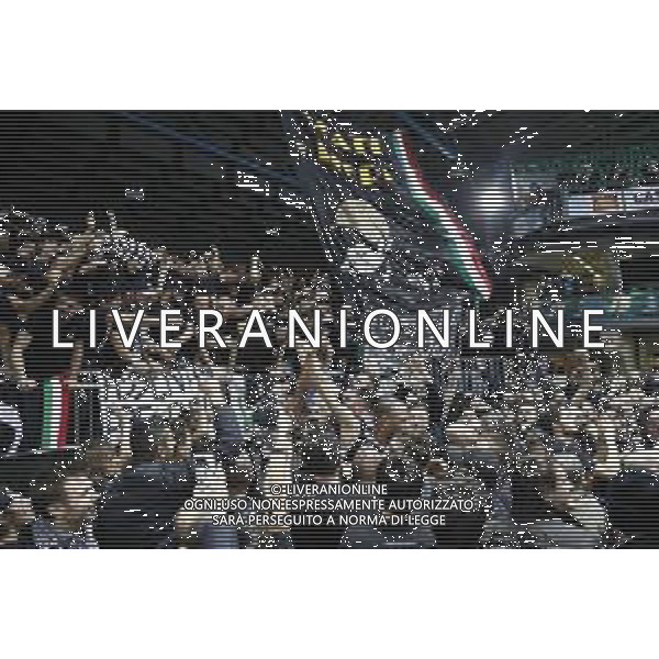 Basket Final Eight 2019 - AX Armani Echange Milano vs Segafredo Virtus Bologna 14/02/2019 nella foto: Esultanza finale Virtus bologna in mezzo ai tifosi ©Claudio Zamagni/Agenzia Aldo Liverani / AGENZIA ALDO LIVERANI SAS