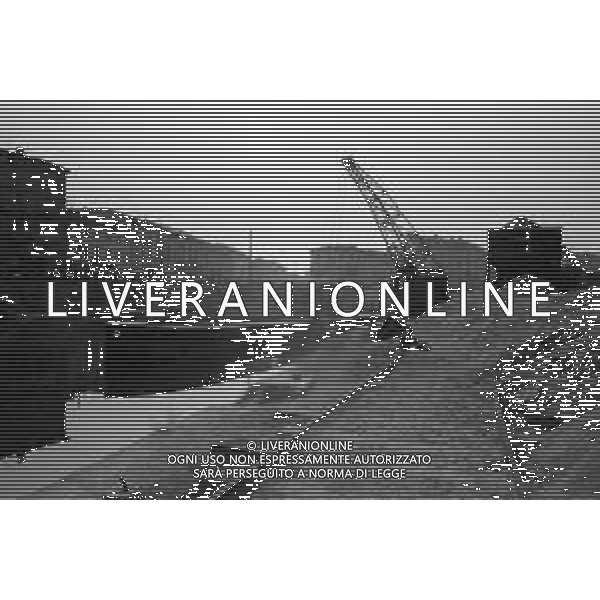 Il Vicolo dei Lavandai, lungo l\'Alzaia Naviglio Grande, in prossimita\' della Darsena di Porta Ticinese, Storico vicolo che prende il nome dall\'antico lavatoio, nel quale le donne fino agli anni cinquanta, lavavano il bucato, Milano 1974 - RETROSPETTIVA © ARCHIVIO / AGENZIA ALDO LIVERANI SAS