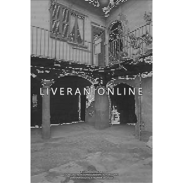 Il Vicolo dei Lavandai, lungo l\'Alzaia Naviglio Grande, in prossimita\' della Darsena di Porta Ticinese, Storico vicolo che prende il nome dall\'antico lavatoio, nel quale le donne fino agli anni cinquanta, lavavano il bucato, Milano 1974 - RETROSPETTIVA © ARCHIVIO / AGENZIA ALDO LIVERANI SAS