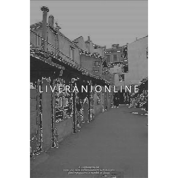 Il Vicolo dei Lavandai, lungo l\'Alzaia Naviglio Grande, in prossimita\' della Darsena di Porta Ticinese, Storico vicolo che prende il nome dall\'antico lavatoio, nel quale le donne fino agli anni cinquanta, lavavano il bucato, Milano 1974 - RETROSPETTIVA © ARCHIVIO / AGENZIA ALDO LIVERANI SAS