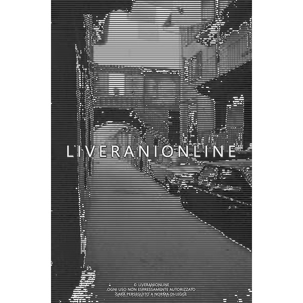 Il Vicolo dei Lavandai, lungo l\'Alzaia Naviglio Grande, in prossimita\' della Darsena di Porta Ticinese, Storico vicolo che prende il nome dall\'antico lavatoio, nel quale le donne fino agli anni cinquanta, lavavano il bucato, Milano 1974 - RETROSPETTIVA © ARCHIVIO / AGENZIA ALDO LIVERANI SAS