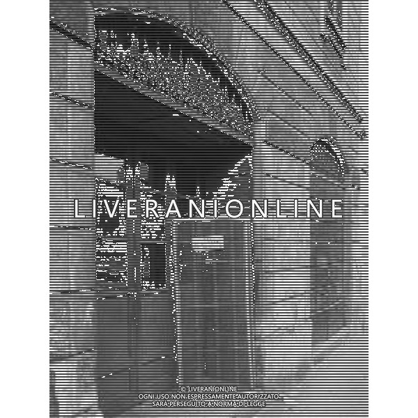 Il Vicolo dei Lavandai, lungo l\'Alzaia Naviglio Grande, in prossimita\' della Darsena di Porta Ticinese, Storico vicolo che prende il nome dall\'antico lavatoio, nel quale le donne fino agli anni cinquanta, lavavano il bucato, Milano 1974 - RETROSPETTIVA © ARCHIVIO / AGENZIA ALDO LIVERANI SAS