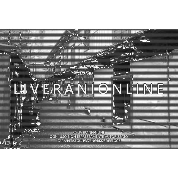 Il Vicolo dei Lavandai, lungo l\'Alzaia Naviglio Grande, in prossimita\' della Darsena di Porta Ticinese, Storico vicolo che prende il nome dall\'antico lavatoio, nel quale le donne fino agli anni cinquanta, lavavano il bucato, Milano 1974 - RETROSPETTIVA © ARCHIVIO / AGENZIA ALDO LIVERANI SAS