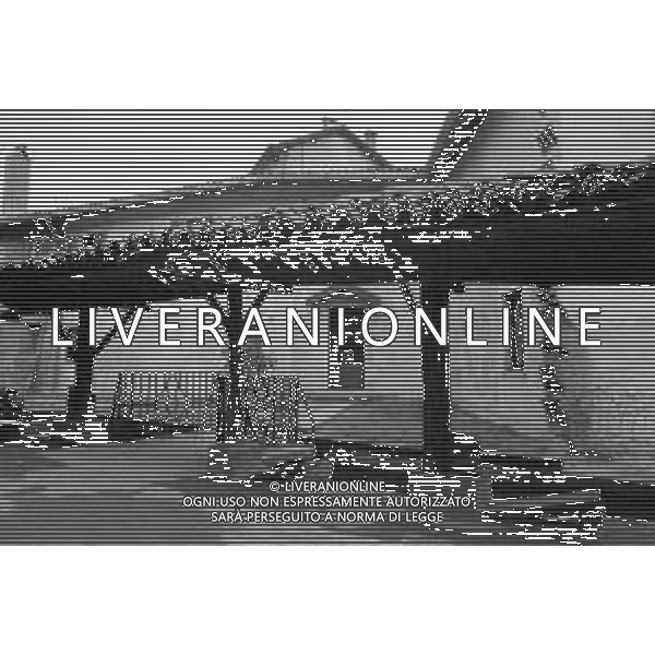 Il Vicolo dei Lavandai, lungo l\'Alzaia Naviglio Grande, in prossimita\' della Darsena di Porta Ticinese, Storico vicolo che prende il nome dall\'antico lavatoio, nel quale le donne fino agli anni cinquanta, lavavano il bucato, Milano 1974 - RETROSPETTIVA © ARCHIVIO / AGENZIA ALDO LIVERANI SAS