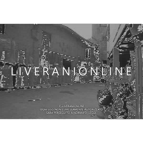 Il Vicolo dei Lavandai, lungo l\'Alzaia Naviglio Grande, in prossimita\' della Darsena di Porta Ticinese, Storico vicolo che prende il nome dall\'antico lavatoio, nel quale le donne fino agli anni cinquanta, lavavano il bucato, Milano 1974 - RETROSPETTIVA © ARCHIVIO / AGENZIA ALDO LIVERANI SAS