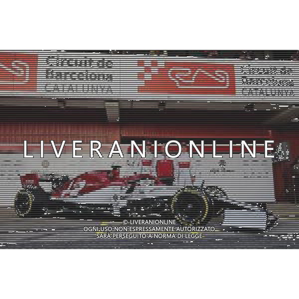 (L to R): Antonio Giovinazzi (ITA) Alfa Romeo Racing with Frederic Vasseur (FRA) Alfa Romeo Racing Team Principal and Kimi Raikkonen (FIN) Alfa Romeo Racing. 18.02.2019. Formula One Testing, Day One, Barcelona, Spain. Monday. / AGENZIA ALDO LIVERANI SAS - ITALY ONLY EDITORIAL USE ONLY - F1 Testing, Day One, Barcellona, Spagna 18.02.2019