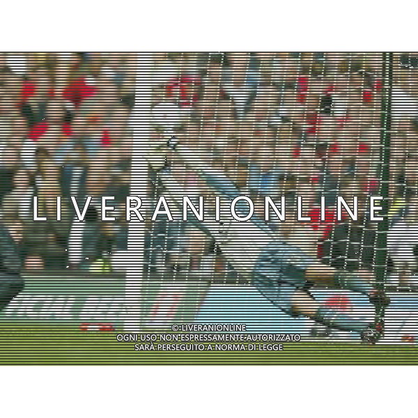 Arsenal FC - Manchester United FC-FA Cup Final in Cardiff at the Millennium stadium - 21/05/2005 nella foto Roy Carroll sul rigore di Vieira ph by Marcello Pozzetti : ©IPS Photo Agency/Agenzia Aldo liverani