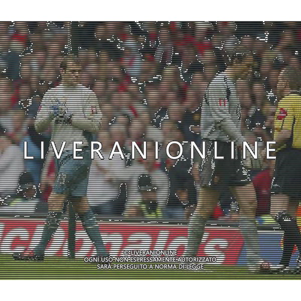 Arsenal FC - Manchester United FC-FA Cup Final in Cardiff at the Millennium stadium - 21/05/2005 nella foto il cambio tra Roy Carroll e jens lehmann ph by Marcello Pozzetti : ©IPS Photo Agency/Agenzia Aldo liverani