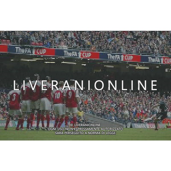 Arsenal FC - Manchester United FC-FA Cup Final in Cardiff at the Millennium stadium - 21/05/2005 nella foto calcio di punizione di Wayne Rooney ph by Marcello Pozzetti : ©IPS Photo Agency/Agenzia Aldo liverani
