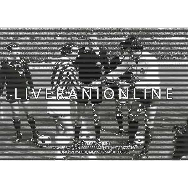 RETROSPETTIVA GIUSEPPE FURINO CALCIATORE NELLA FOTO GIUSEPPE FURINO CON LA MAGLIA DELLA JUVENTUS CON CLAUDIO SALALA NEL DERBY TORINO JUVENTUS AG ALDO LIVERANI SAS