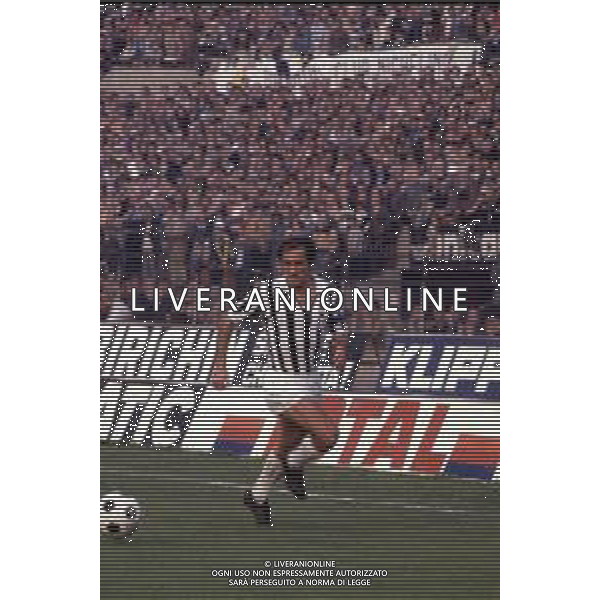 RETROSPETTIVA GIUSEPPE FURINO CALCIATORE NELLA FOTO GIUSEPPE FURINO CON LA MAGLIA DELLA JUVENTUS AG ALDO LIVERANI SAS