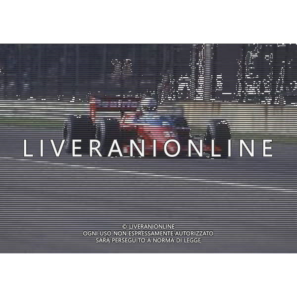 RETROSPETTIVA ALAN JONES PILOTA F1 NELLA FOTO ALAN JONES AL GP MONZA F1 1985 AG ALDO LIVERANI SAS