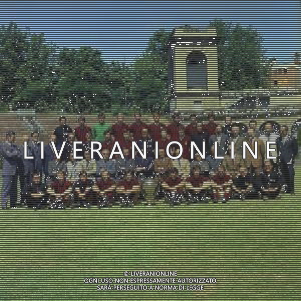 1968 MILANO ARENA CIVICA FOTO UFFICIALE DEL MILAN CON LA COPPA DEI CAMPIONI NELLA FOTO LA FORMAZIONE DEL MILAN CON LA COPPA DEI CAMPIONI AG ALDO LIVERANI SAS