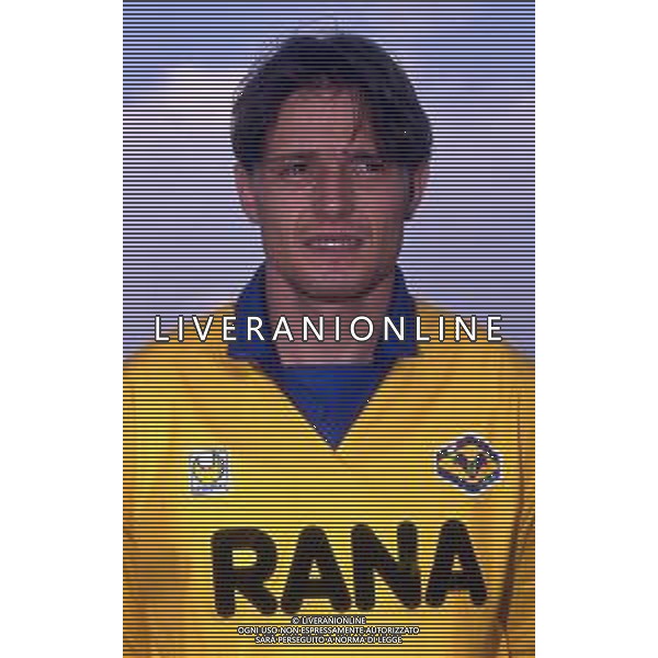 RETROSPETTIVA DRAGAN STOJKOVIC CALCIATORE NELLA FOTO DRAGAN STOJKOVIC CON LA MAGLIA DEL VERONA CALCIO 1992-93 AG ALDO LIVERANI SAS