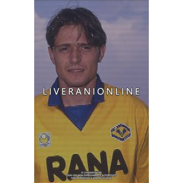 RETROSPETTIVA DRAGAN STOJKOVIC CALCIATORE NELLA FOTO DRAGAN STOJKOVIC CON LA MAGLIA DEL VERONA CALCIO 1992-93 AG ALDO LIVERANI SAS