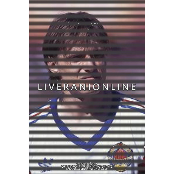 RETROSPETTIVA DRAGAN STOJKOVIC CALCIATORE NELLA FOTO DRAGAN STOJKOVIC CON LA MAGLIA DELLA NAZIONALE DELLA JUGOSLAVIA MONDIALI ITALIA 90 AG ALDO LIVERANI SAS