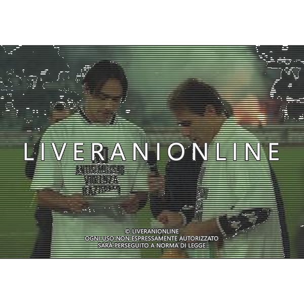 26-01-2000 ROMA-COPPA ITALIA QUARTI DI FINALE LAZIO JUVENTUS 2-1 NELLA FOTO I DUE CAPITANI ANTONIO CONTE E ALESSANDRO NESTA LEGGONO IL MASSEGGIO CONTRO LA VIOLENZA E L\'ANTISEMITISMO AG ALDO LIVERANI SAS