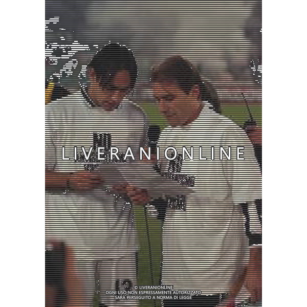 26-01-2000 ROMA-COPPA ITALIA QUARTI DI FINALE LAZIO JUVENTUS 2-1 NELLA FOTO I DUE CAPITANI ANTONIO CONTE E ALESSANDRO NESTA LEGGONO IL MASSEGGIO CONTRO LA VIOLENZA E L\'ANTISEMITISMO AG ALDO LIVERANI SAS
