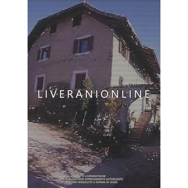 Eva Klotz è una politica italiana, appartenente alla comunità germanofona dell\'Alto Adige. Porta avanti la causa di quella parte della popolazione della provincia di Bolzano che, riconoscendosi nella comunità germanofona, ne desidera l\'autodeterminazione, nonché la secessione dell\'Alto Adige dall\'Italia e la sua annessione all\'Austria AG ALDO LIVERANI SAS