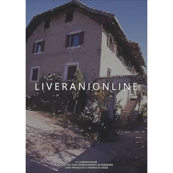 Eva Klotz è una politica italiana, appartenente alla comunità germanofona dell\'Alto Adige. Porta avanti la causa di quella parte della popolazione della provincia di Bolzano che, riconoscendosi nella comunità germanofona, ne desidera l\'autodeterminazione, nonché la secessione dell\'Alto Adige dall\'Italia e la sua annessione all\'Austria AG ALDO LIVERANI SAS