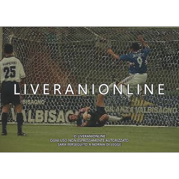 17-08-2000 GENOVA- COPPA ITALIA SAMPDORIA CROTONE NELLA FOTO AZIONE DI GIOCO AG ALDO LIVERANI SAS