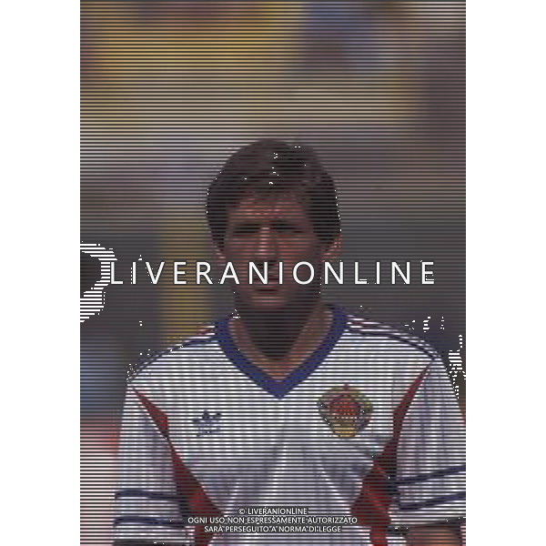 RETROSPETTIVA SAFET SUSIC CALCIATORE NELLA FOTO SAFET SUSIC CON LA MAGLIA DELLA NAZIONALE JUGOSLAVIA AI MONDIALI ITALIA 90 AG ALDO LIVERANI SAS