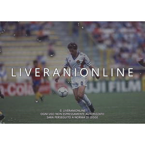 RETROSPETTIVA SAFET SUSIC CALCIATORE NELLA FOTO SAFET SUSIC CON LA MAGLIA DELLA NAZIONALE JUGOSLAVIA AI MONDIALI ITALIA 90 AG ALDO LIVERANI SAS