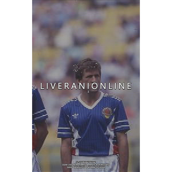 RETROSPETTIVA SAFET SUSIC CALCIATORE NELLA FOTO SAFET SUSIC CON LA MAGLIA DELLA NAZIONALE JUGOSLAVIA AI MONDIALI ITALIA 90 AG ALDO LIVERANI SAS