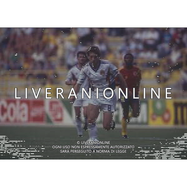 RETROSPETTIVA SAFET SUSIC CALCIATORE NELLA FOTO SAFET SUSIC CON LA MAGLIA DELLA NAZIONALE JUGOSLAVIA AI MONDIALI ITALIA 90 AG ALDO LIVERANI SAS